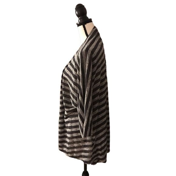 WOMEN’S SIZE LARGE LULAROE TOP! - Picture 8 of 8